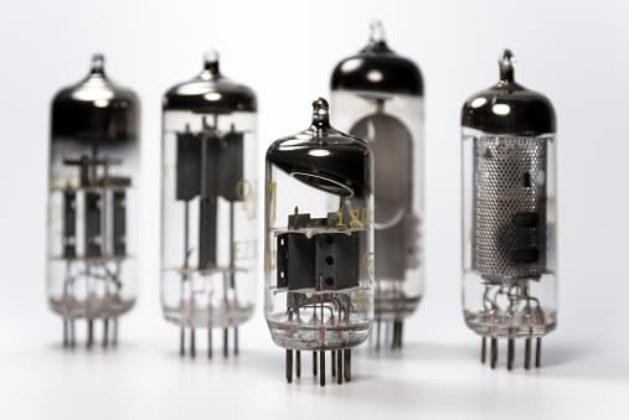 First Generation Computers: Vacuum tube technology